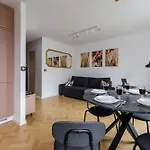 Lumina Cozy 3-Room Apart Near The City Center Apartment