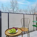 Apartmán Lumina Cozy 3-room Near The Center *