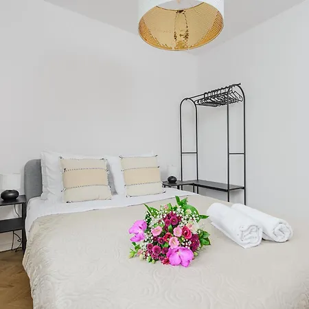 Lumina I 2br Near The Center I Parking I Balcony Apartament