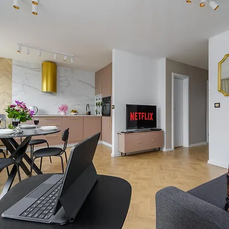 Lumina I 2br Near The Center I Parking I Balcony Διαμέρισμα