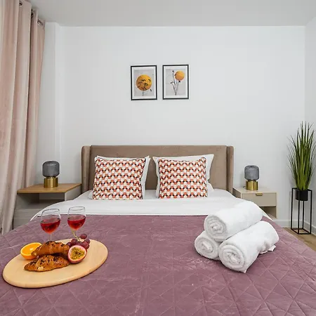 Lumina I 2br Near The Center I Parking I Balcony Βαρσοβία