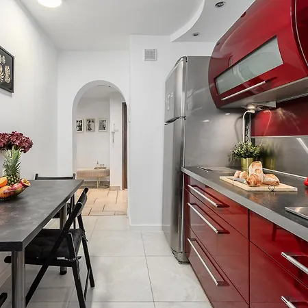 Lumina I 2br Near The Center I Parking I Balcony Διαμέρισμα *